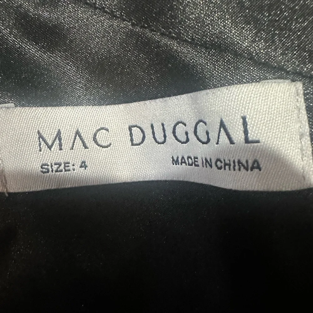 NWT SIZE 4 Mac Duggal Glittering One Shoulder Silver Dress - Picture 7 of 8